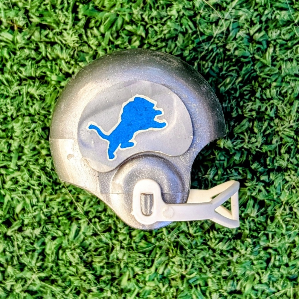 Vintage Hard Plastic DETROIT LIONS Mini Gumball Toy Charm Football Helmet OPI